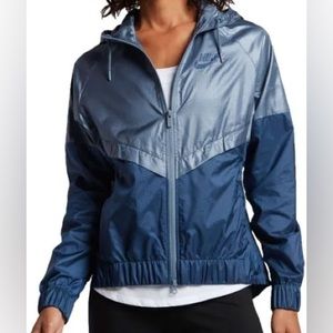 Nike Windbreaker Jacket - Size M